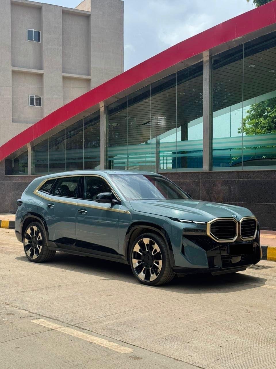 BMW XM Night Gold Edition