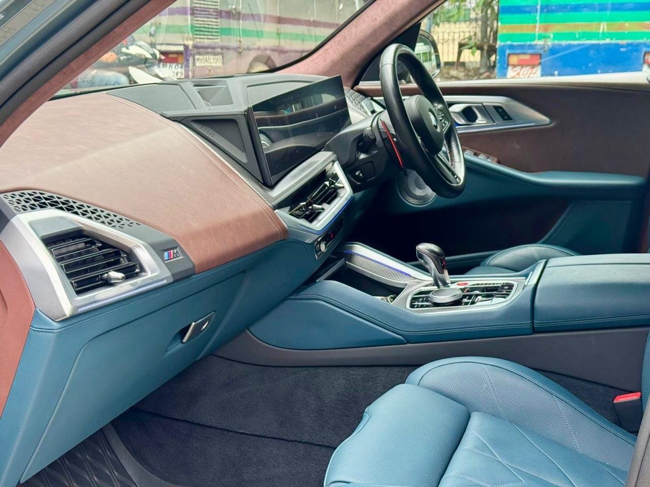 BMW XM Night Gold Edition