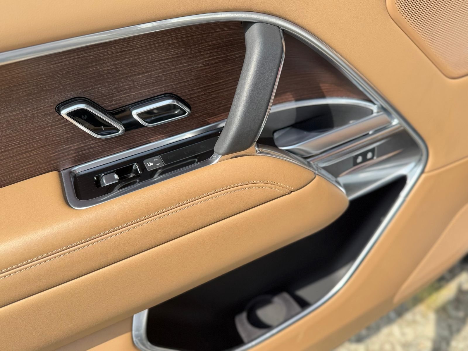 The Range Rover HSE LWB