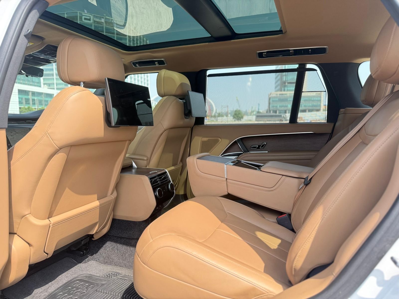 The Range Rover HSE LWB