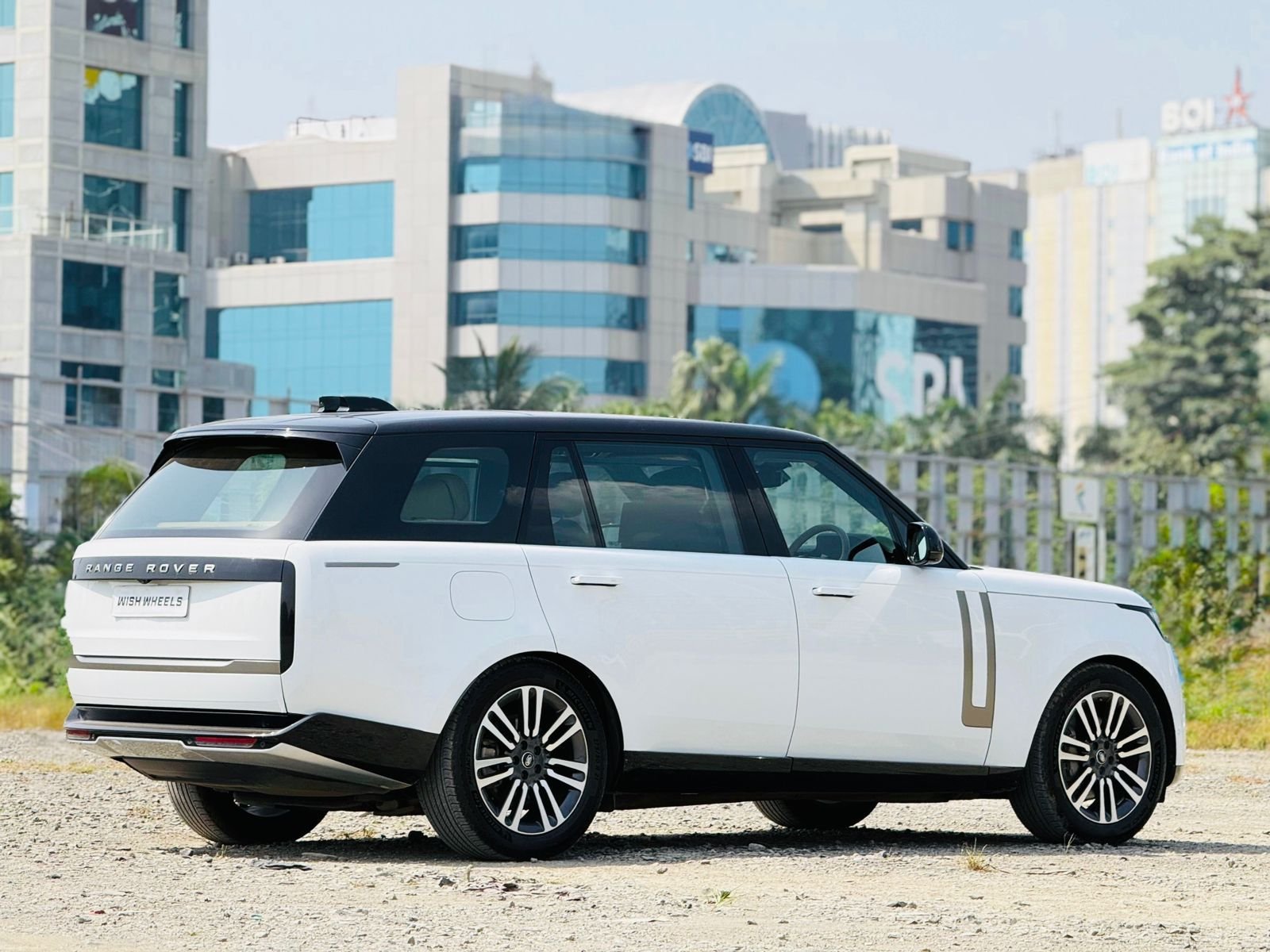 The Range Rover HSE LWB