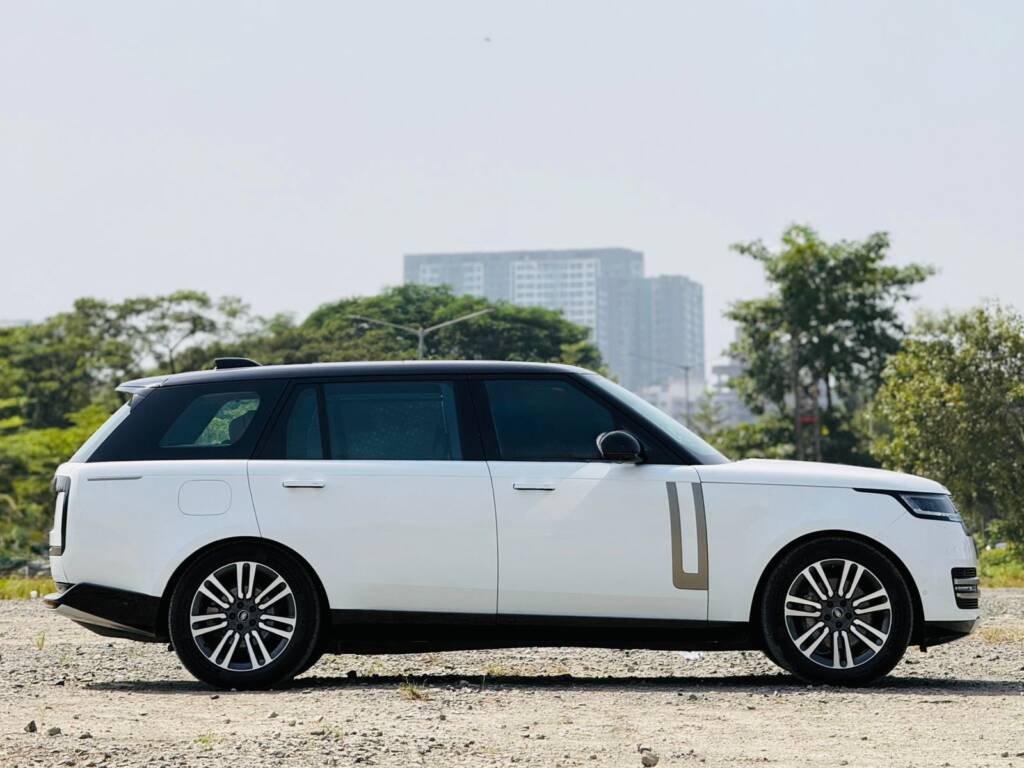 The Range Rover HSE LWB