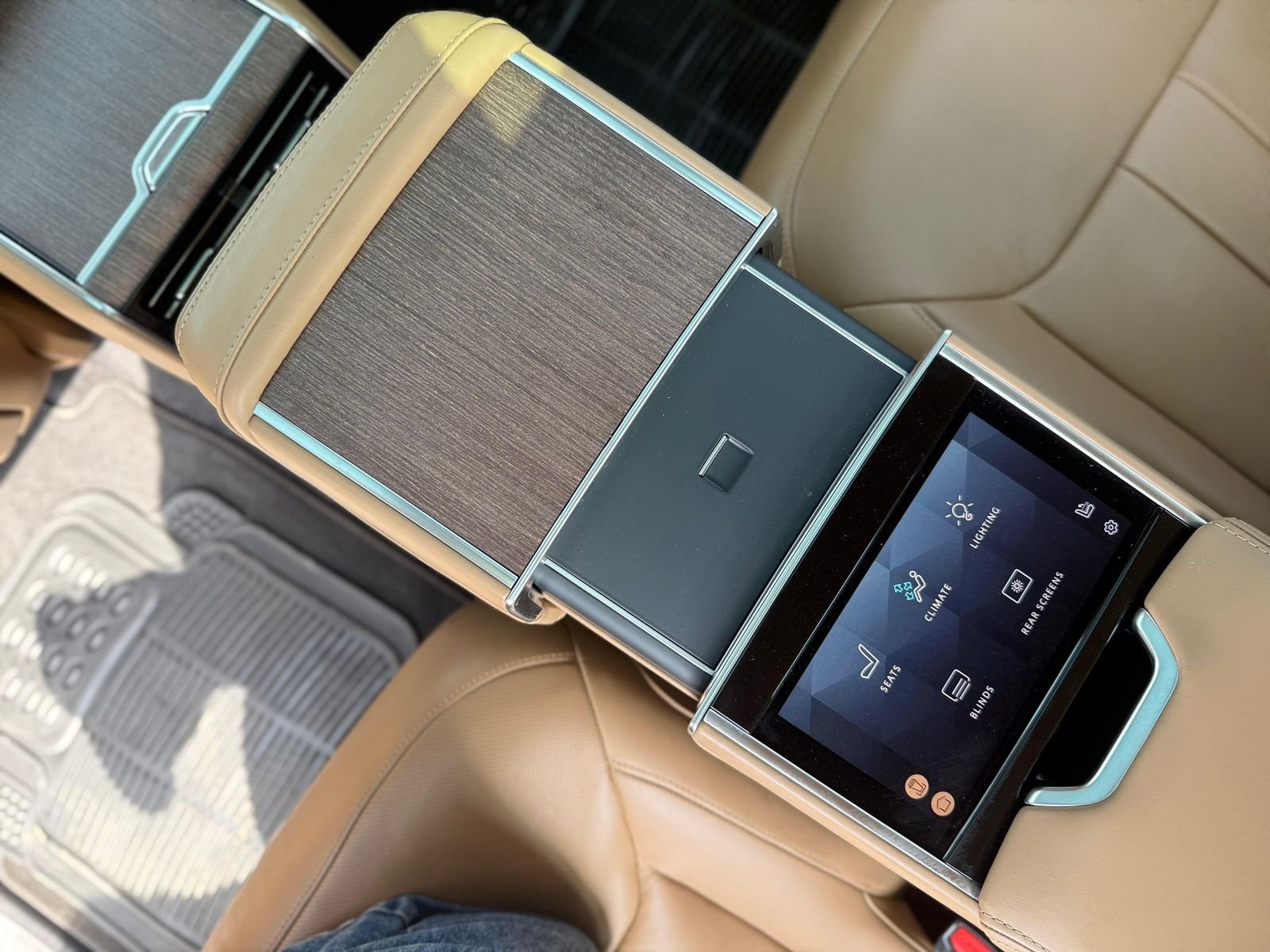 The Range Rover HSE LWB