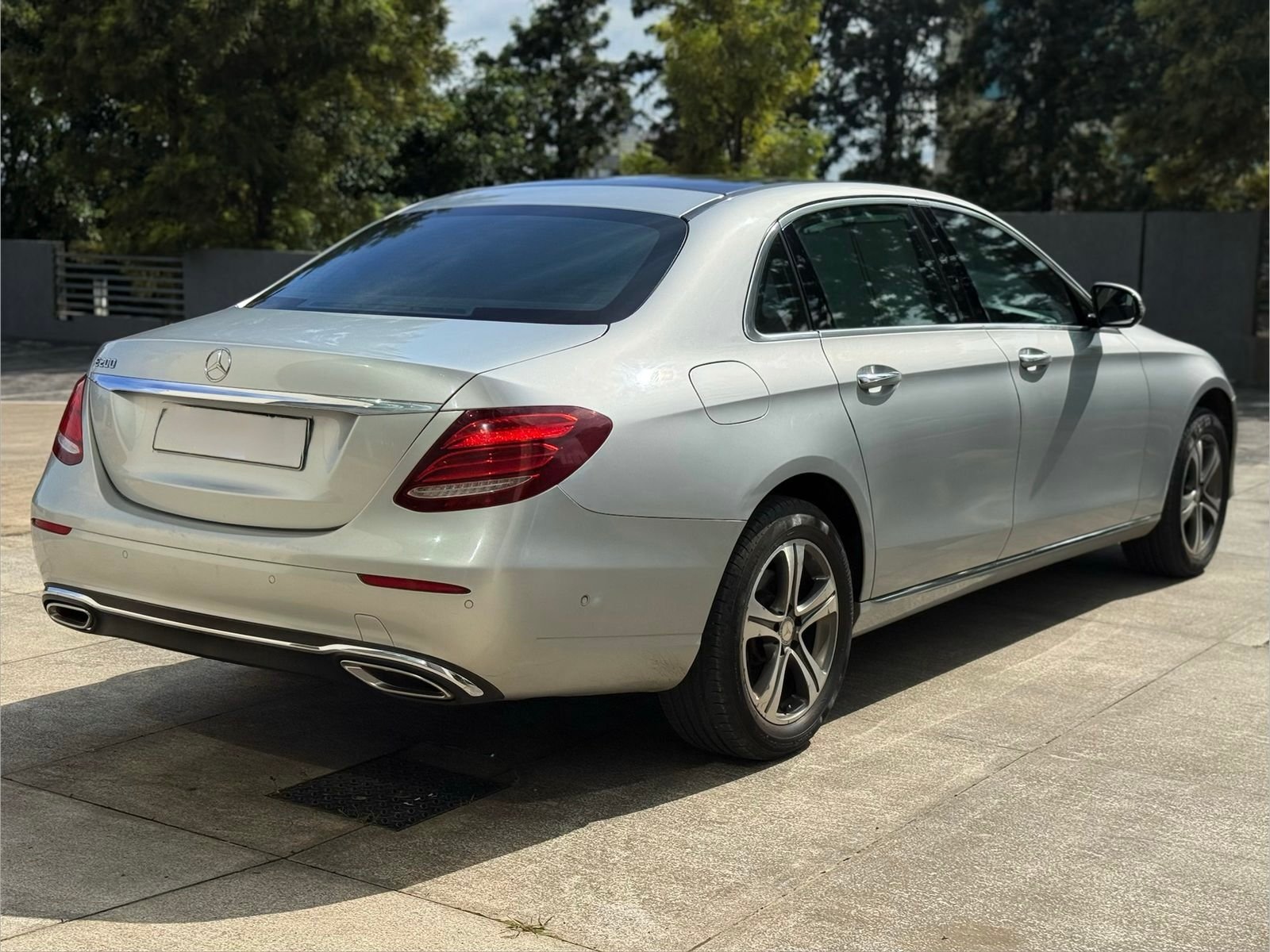 Mercedes Benz E200 LWB