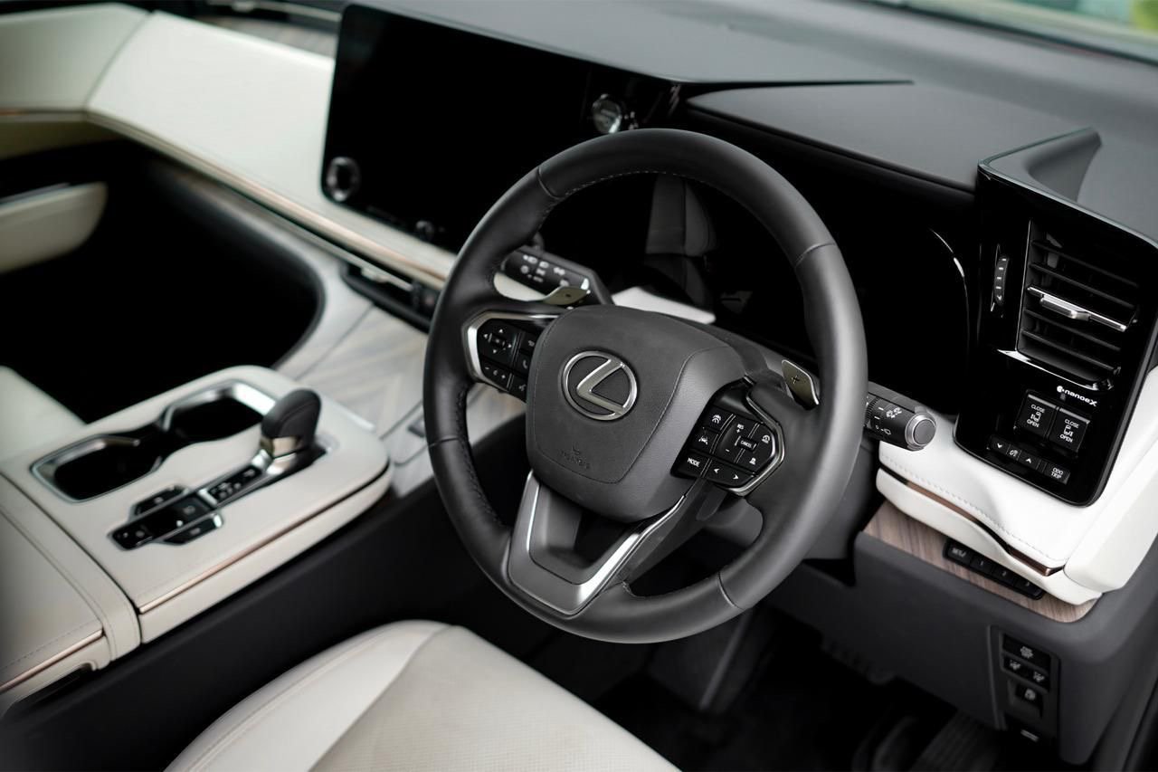 Lexus LM350H