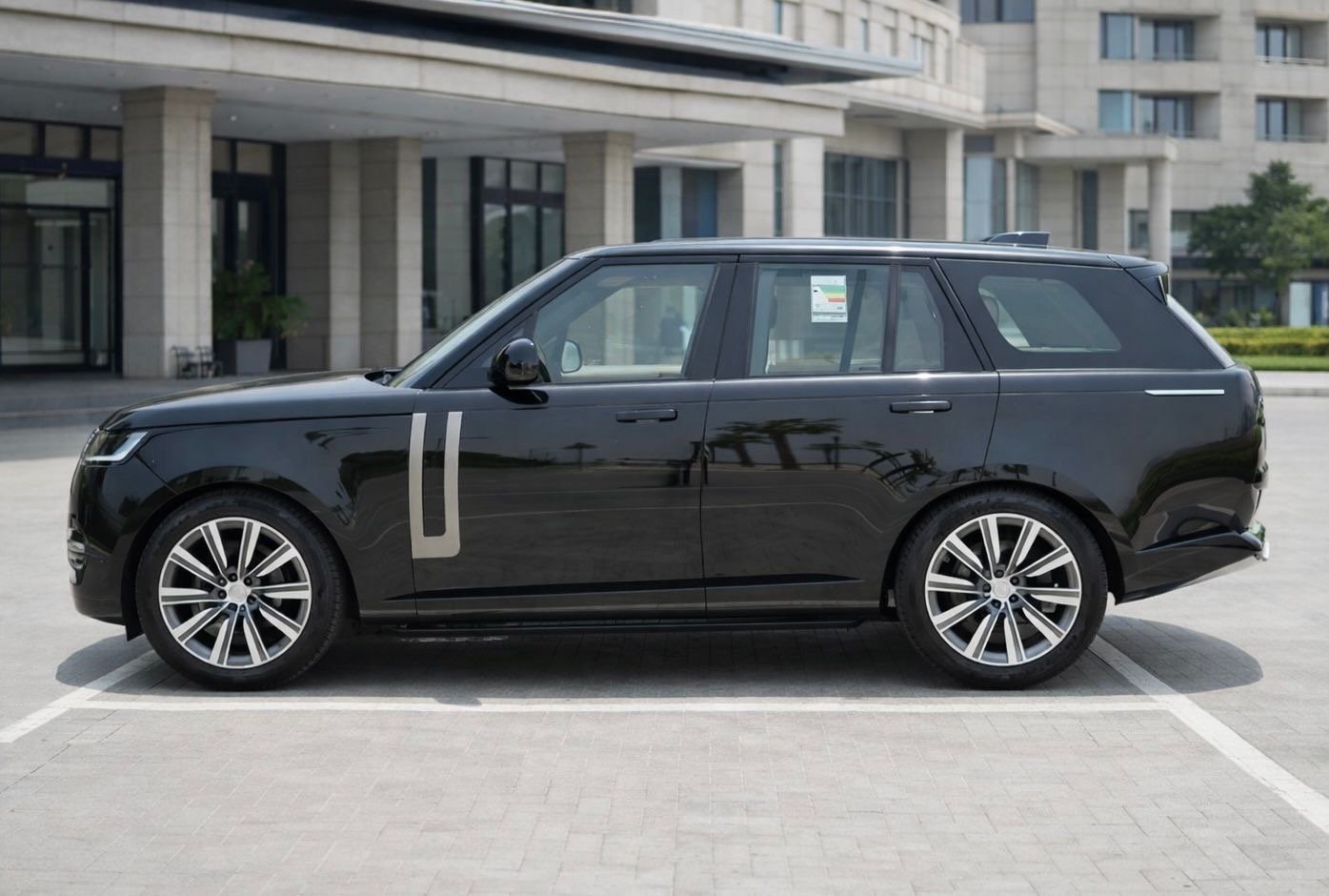 The Range Rover HSE LWB