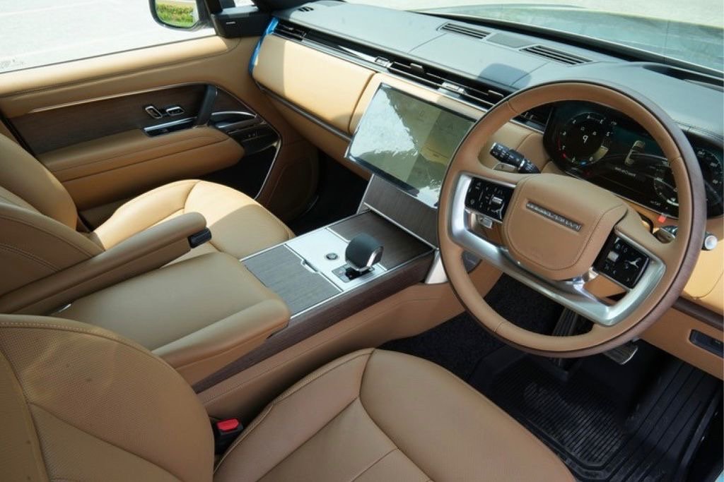 The Range Rover HSE LWB