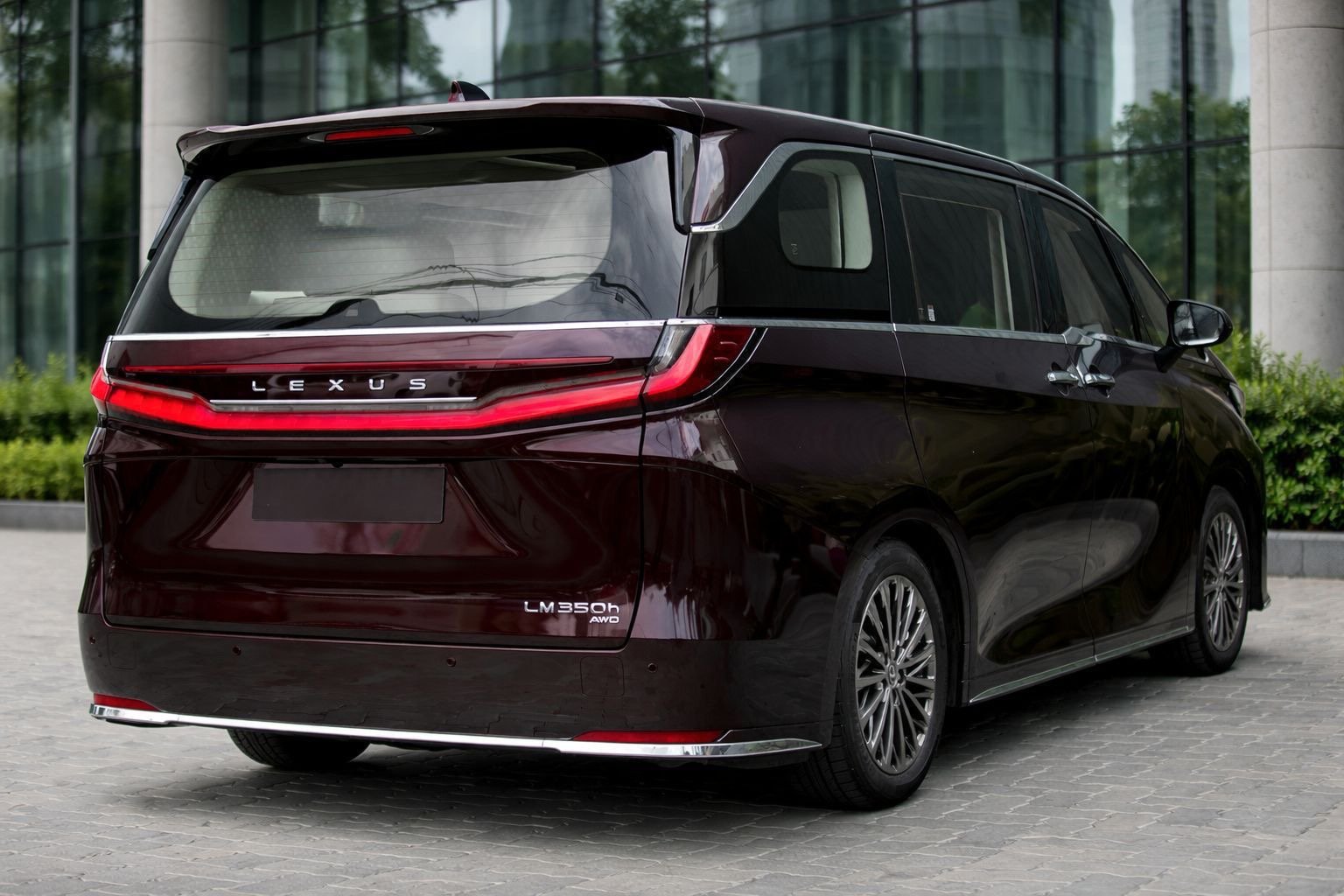 Lexus LM350H